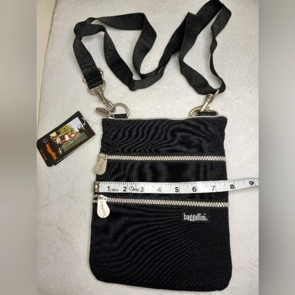 Baggallini NWT 3 Zipper Crossbody Bag - Picture 5 of 5